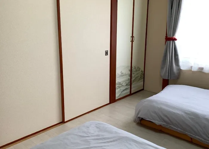 Cozy Penguin House Bibai